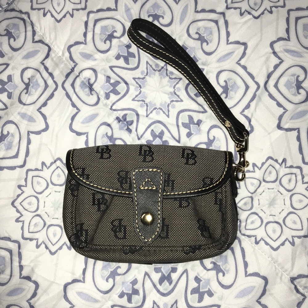 Dooney & Bourke clutch